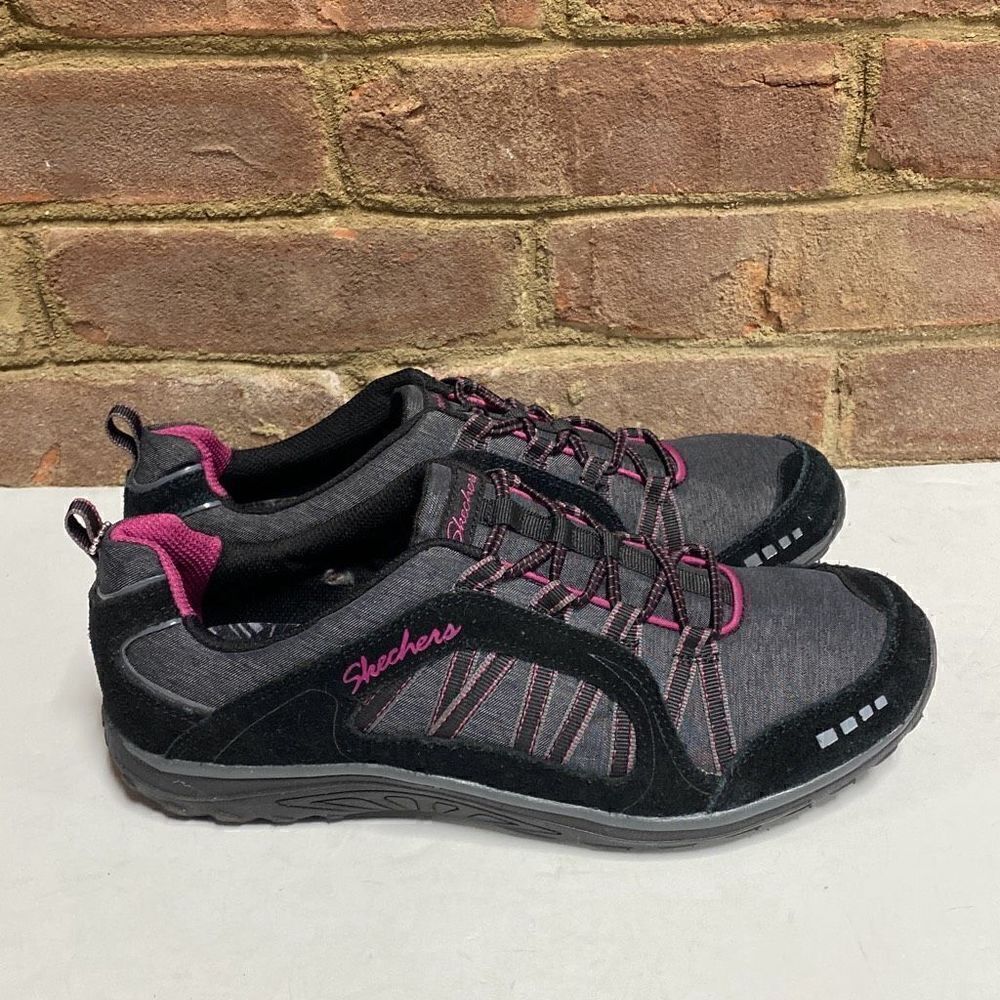 Skechers Relaxed Fit Black & Pink Memory Form Sneakers Size 9.5 NEW